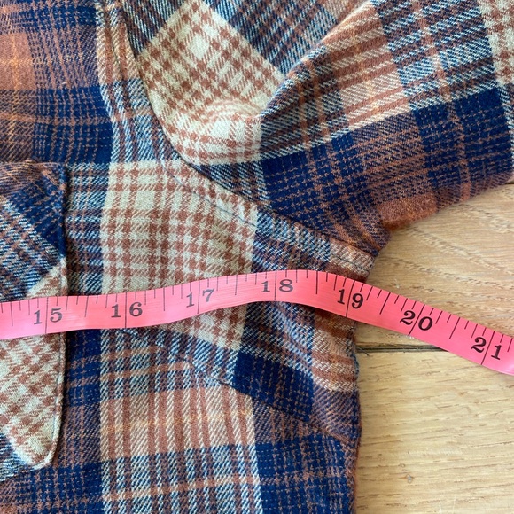 EUC Victory Outfitters Plaid Button-Up flannel Shirt - Picture 10 of 14